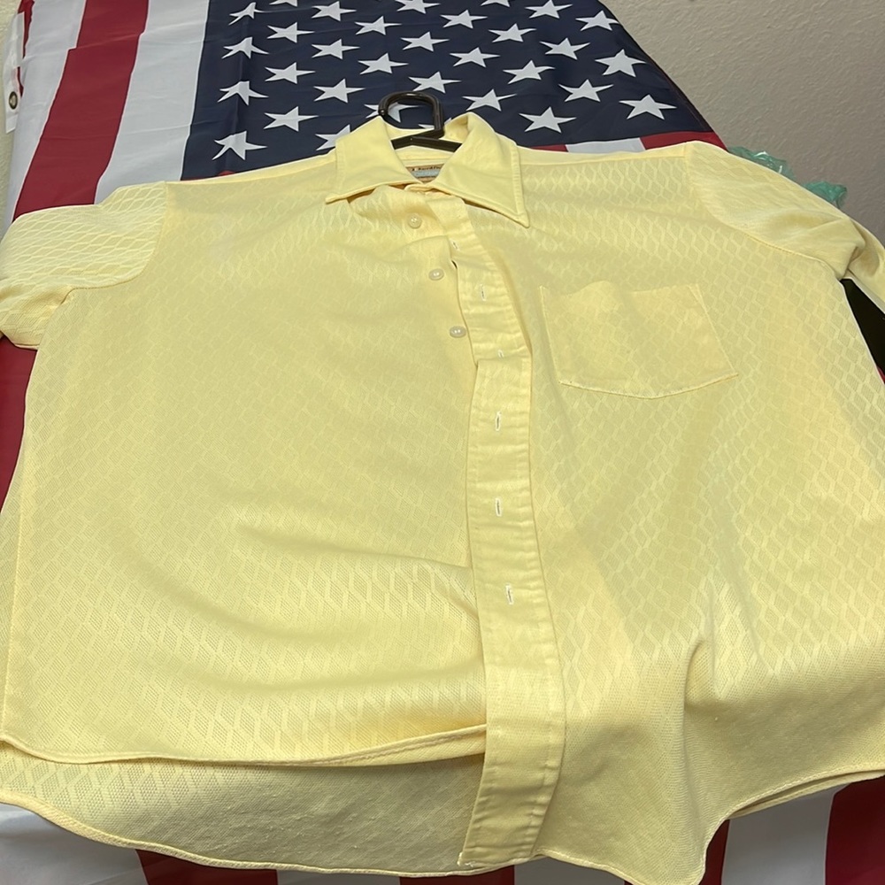 Polo shirt  light yellow button dwn